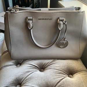 Micheal Kors purse